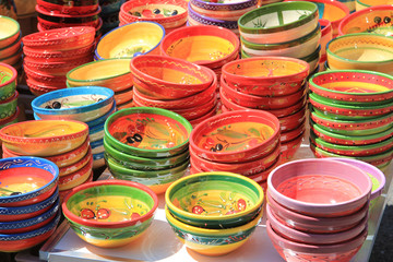 Wall Mural - traditional pottery on a market in the Provence