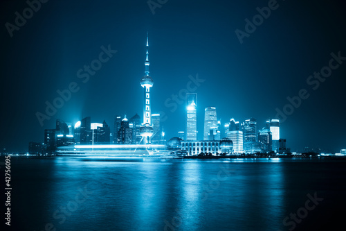 Board z aluminiowym obramowaniem Szanghaj skyline w nocy