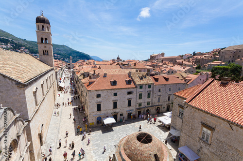 Plakat na papierze fotorealistycznym Stradun i onofrioca fontanna w dubrowniku, chorwacja