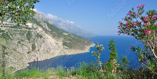 Obraz na płótnie canvas dwuczęściowy "dyptyk" Panoramy droga przy Makarska Riviera blisko Brela w Dalmatia