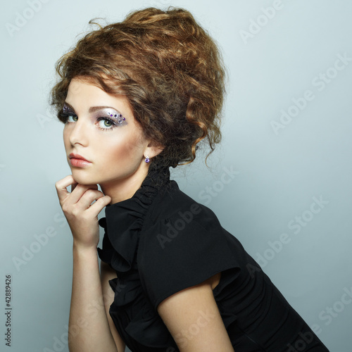 Obraz w ramie Portrait of beautiful woman with elegant hairstyle