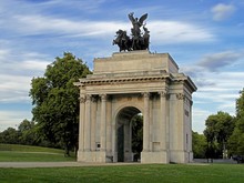 Wellington Arch In London With Cloudy Blue Sky