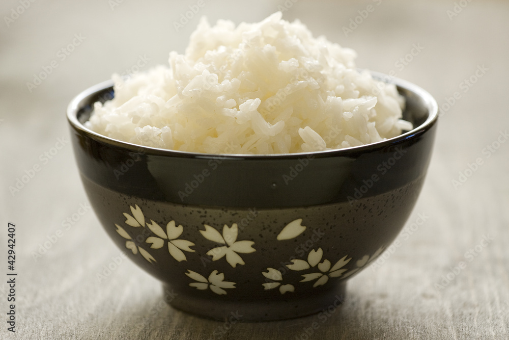 Obraz na płótnie Ryż w misce gotowany na parze w salonie
