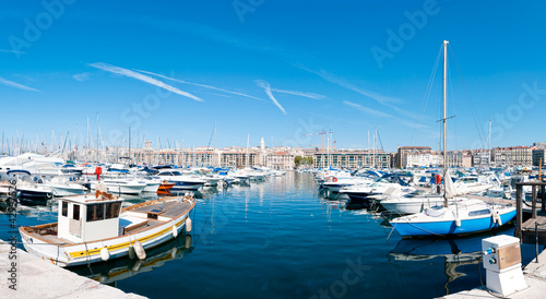 Board z aluminiowym obramowaniem Panorama portu Marsylia.