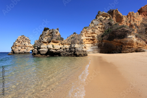 Board z aluminiowym obramowaniem Plaża na wybrzeżu algarve w pobliżu lagos, portugalia