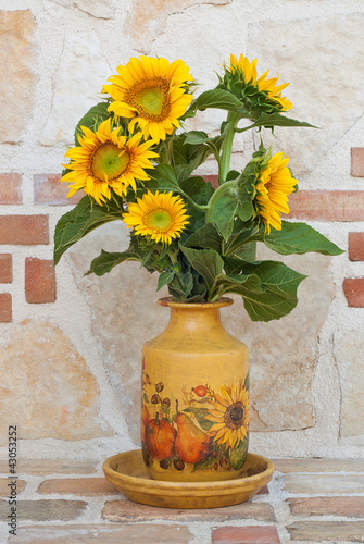 Fototapeta na wymiar vaso con girasole