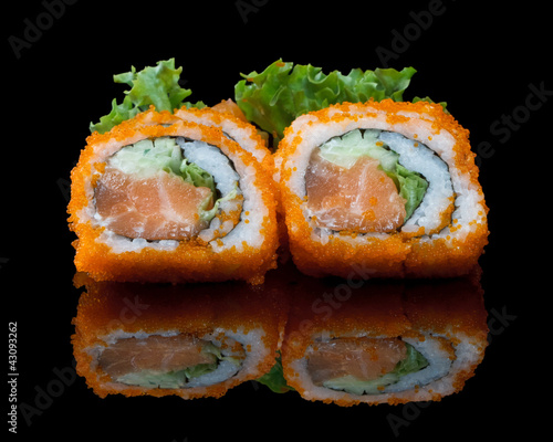Tapeta ścienna Sushi z latającymi rybimi jajkami