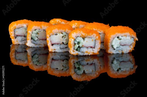 Tapeta ścienna Sushi z latającymi rybimi jajkami