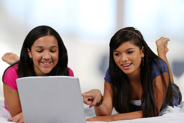 Poster - Teenager On Her Bed With Friend