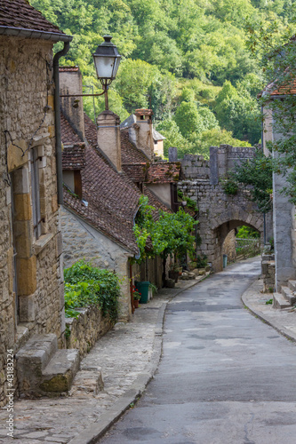 Obraz w ramie Kamienna uliczka w wiosce, Francja