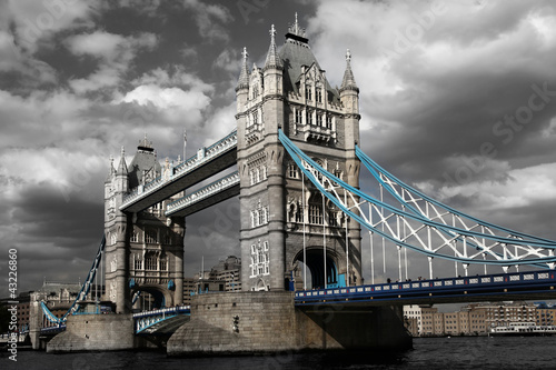 Obraz w ramie Famous Tower Bridge in London, England