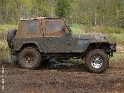 4x4-in-mud