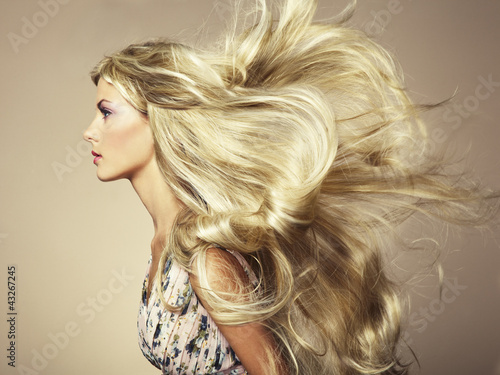 Fotografía Photo of beautiful woman with magnificent hair