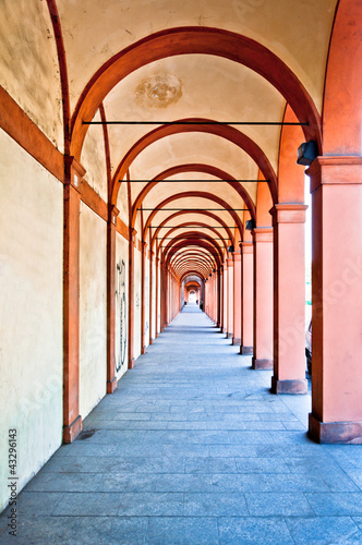 Fotoboard na płycie San luca arcade (najdłuższy ganek na świecie). 