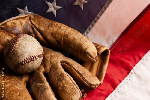 Board z aluminiowym obramowaniem Vintage baseball i amerykańską flagę
