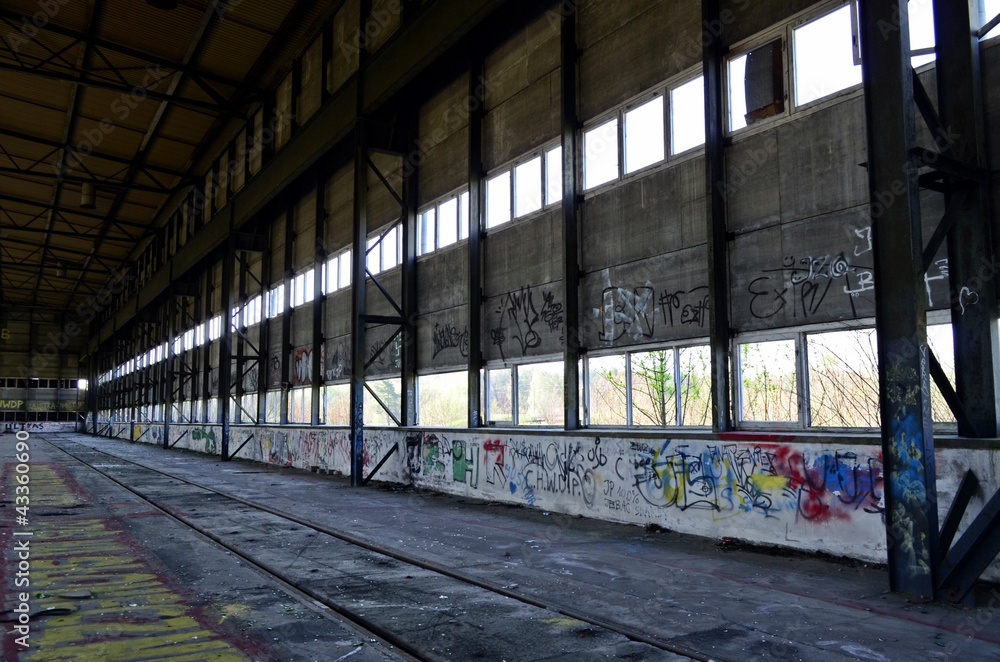 Empty hall warehouse - obrazy, fototapety, plakaty 