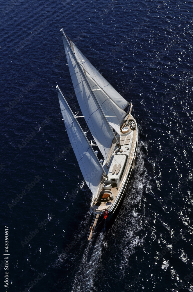 Foto-Doppelrollo - aerial photograph of luxury sailboat