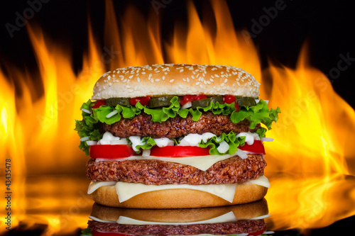 Naklejka samoprzylepna Hamburger z ogniem