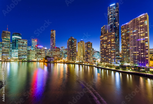 Naklejka samoprzylepna Brisbane w nocy