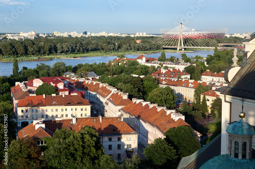 Board z aluminiowym obramowaniem Wisła i staromiejskie starówka z wysokiego kąta widzenia. 