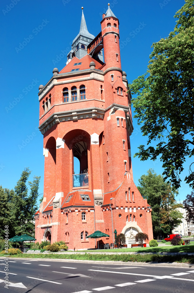 historyczna-wieza-cisnien-we-wroclawiu