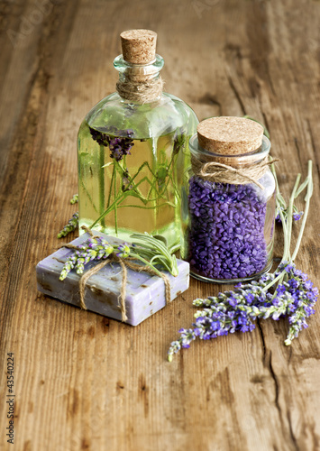 Foto-Leinwand ohne Rahmen - lavender oil, herbal soap and bath salt (von LiliGraphie)