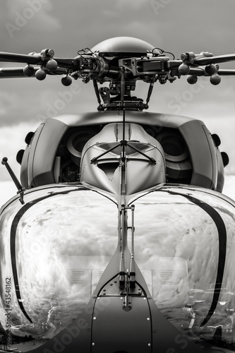 Fotoboard na płycie Czarno-biały zbliżenie kokpitu wojskowego helikoptera