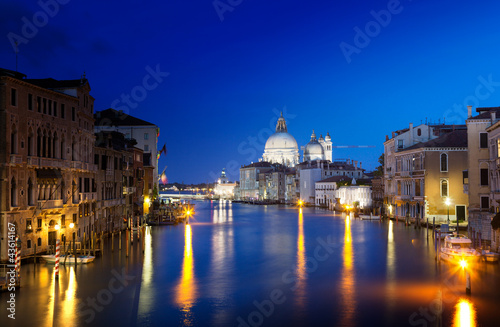 Board z aluminiowym obramowaniem Kanał grande i bazylika santa maria della salute, wenecja, włochy