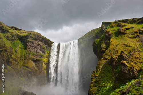 Board z aluminiowym obramowaniem Wodospad zielony Islandia