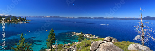 Plakat na papierze fotorealistycznym Parasailing jezioro Tahoe, widok panoramiczny
