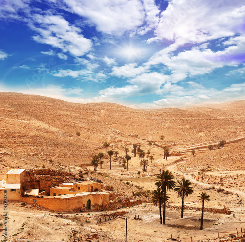 Plakat na papierze fotorealistycznym Sahara: wioska na pustyni