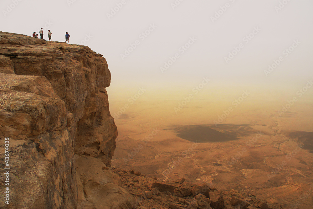 Cliff over the Ramon crater. - obrazy, fototapety, plakaty 