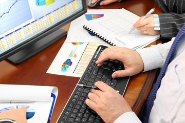 Fototapete - Analizing Data in the Office