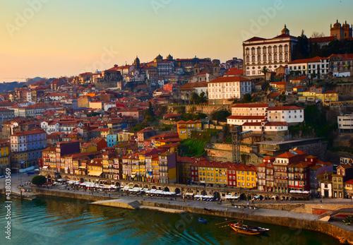 Board z aluminiowym obramowaniem Stare miasto porto, portugalia