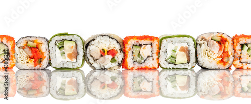 Tapeta ścienna Sushi roll na białym tle bez szwu