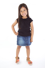 Fototapete - enfant debout sur fond blanc