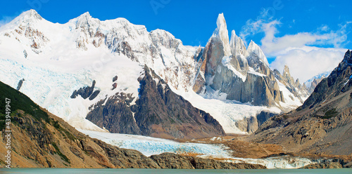 Board z aluminiowym obramowaniem Cerro Torre panoramę górską w Patagonii, Ameryka Południowa