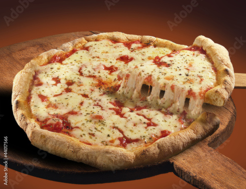 Naklejka samoprzylepna Pizza na drewnianej łopacie