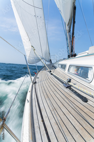 Board z aluminiowym obramowaniem Luksusowy jacht żaglowy