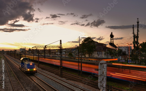 Board z aluminiowym obramowaniem Gdansk pociąg transport - wieczór krajobraz