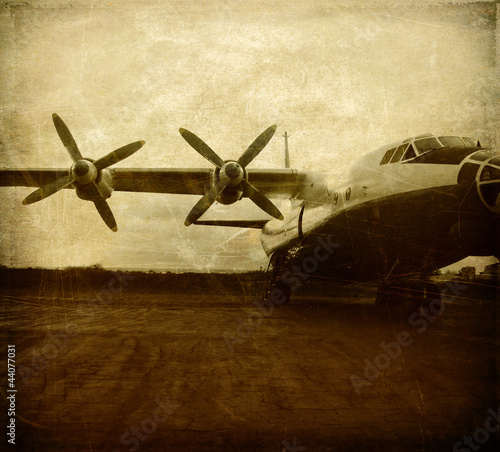 Fotoboard na płycie Stary samolot cargo w stylu grunge