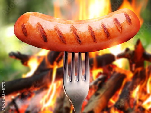 Naklejka samoprzylepna Kiełbasa na widelcu.