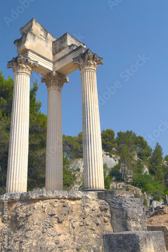 Fotoboard na płycie Ruiny rzymskich kolumn w glanum (Francja)