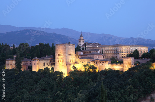 Fotoboard na płycie Alhambra oświetlona o zmierzchu. 