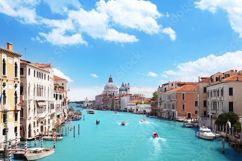 Obraz na płótnie canvas Kanał grande i bazylika santa maria della salute, wenecja, włochy