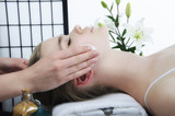 Fototapeta  - masaż twarzy w gabinecie spa