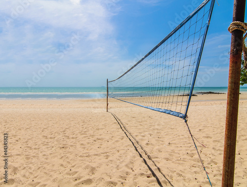 Naklejka samoprzylepna Siatkówka plażowa netto w słoneczny dzień