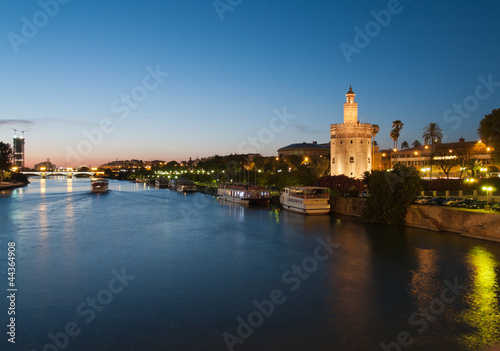 Fotoboard na płycie Widok na rzekę Guadalquivir w Sewilli ze złotą wieżą (torre d