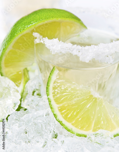 Fotoboard na płycie Złota tequila z solą i limonką