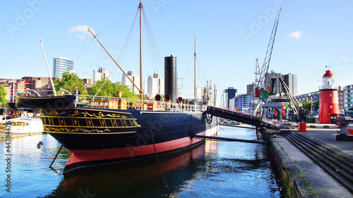 Board z aluminiowym obramowaniem Stary port w Rotterdamie.